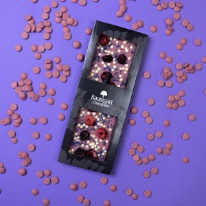 Czekolada Ruby z wiśnia, kuleczkami i chabrem - premium