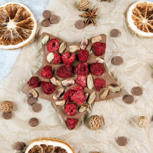Czekolada Mleczna Gwiazdka - Malina i Pistacja 100 g